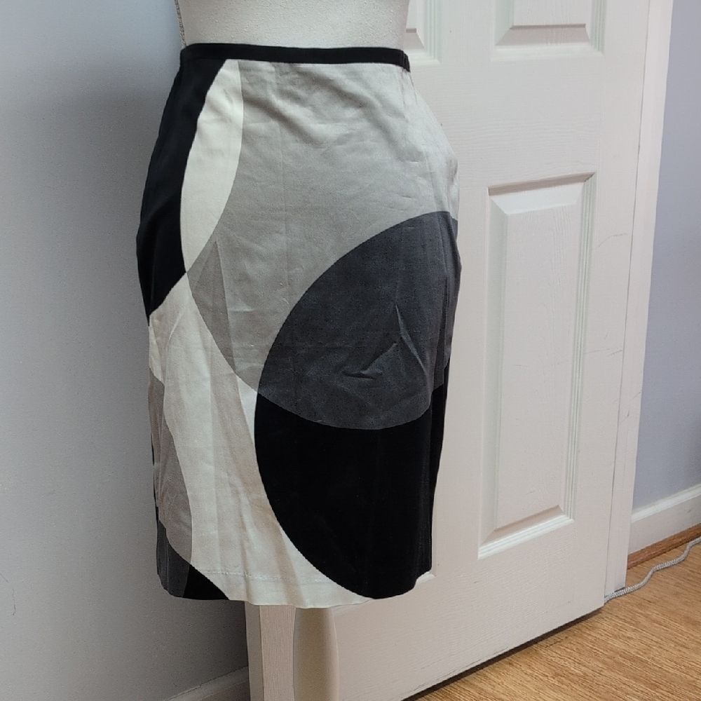 New York & Company Black, White and Grey Pencil Skirt Size 2